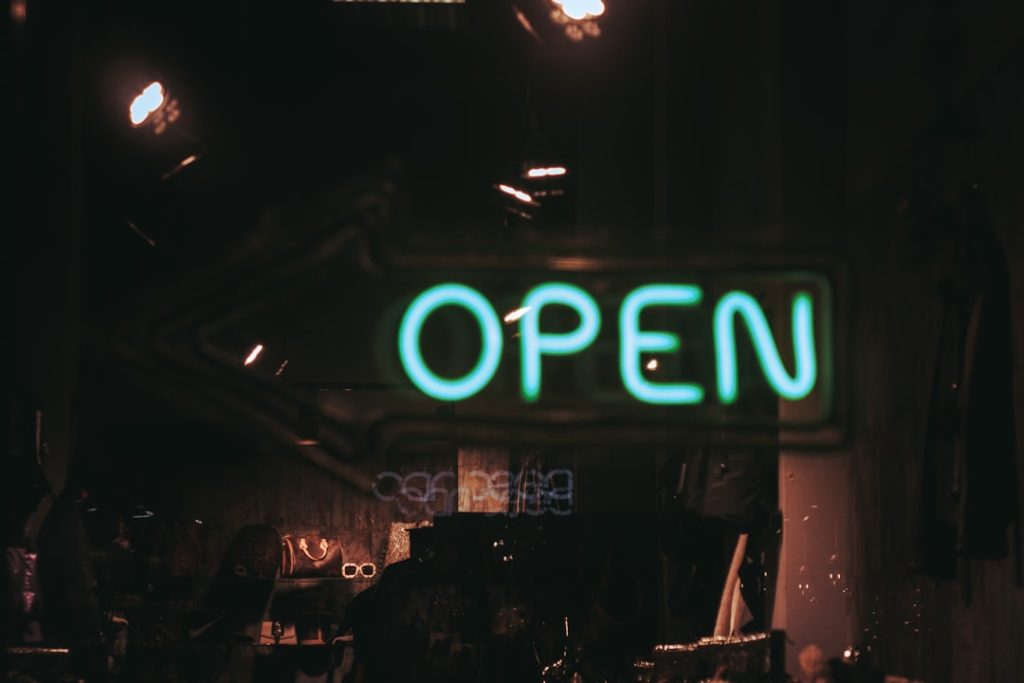 Photo Open Source vs Proprietary AI