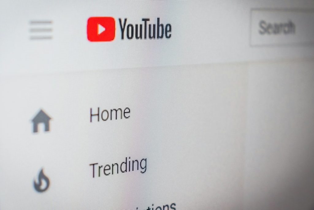 Photo YouTube content impact GEO analysis